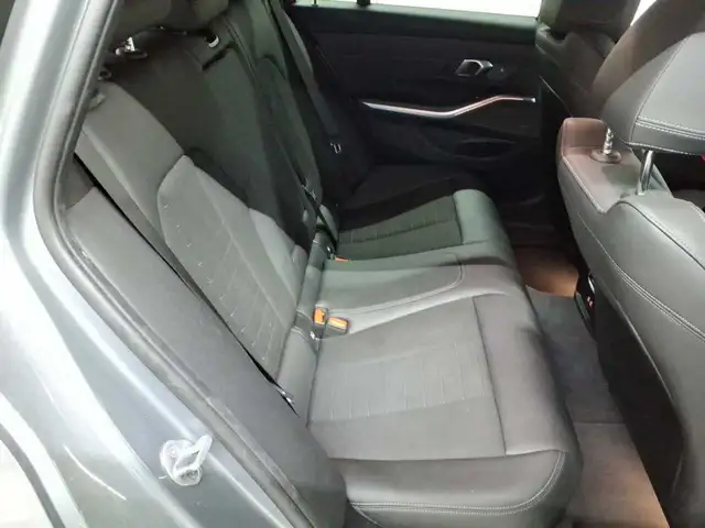 BMW 3 Series view 14