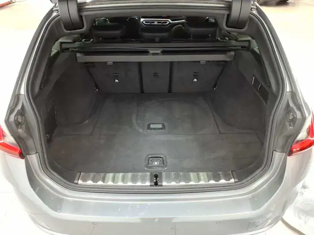 BMW 3 Series view 15
