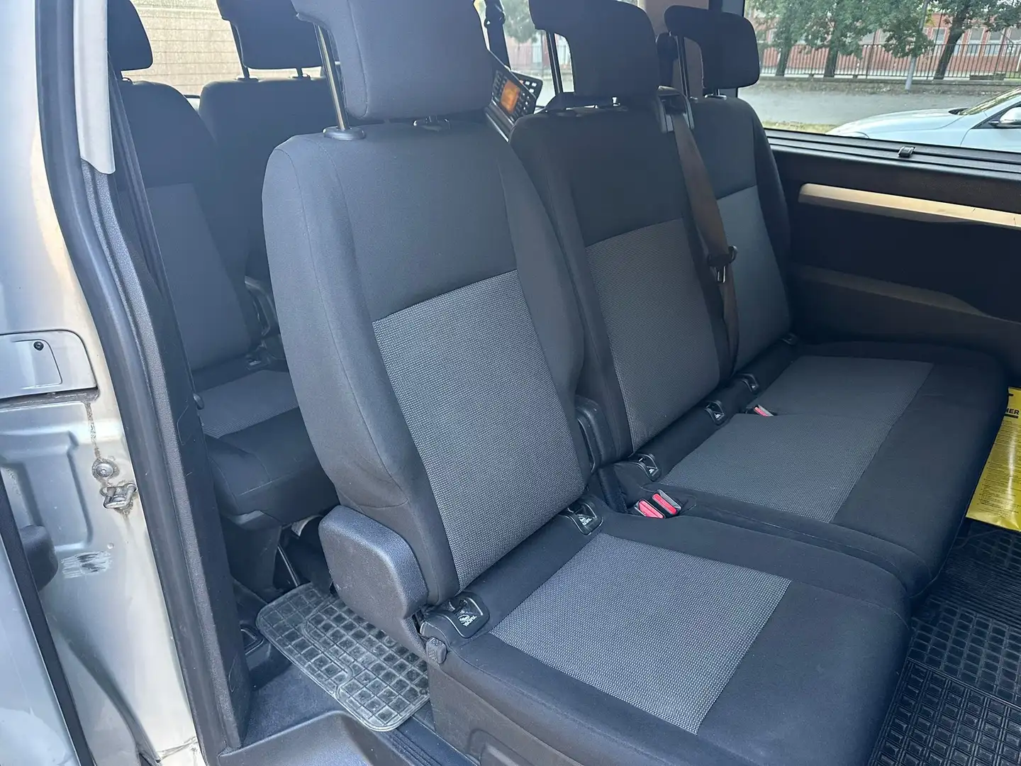 Peugeot Traveller Traveller Active L2 BlueHDI 150 S Šedá - 1