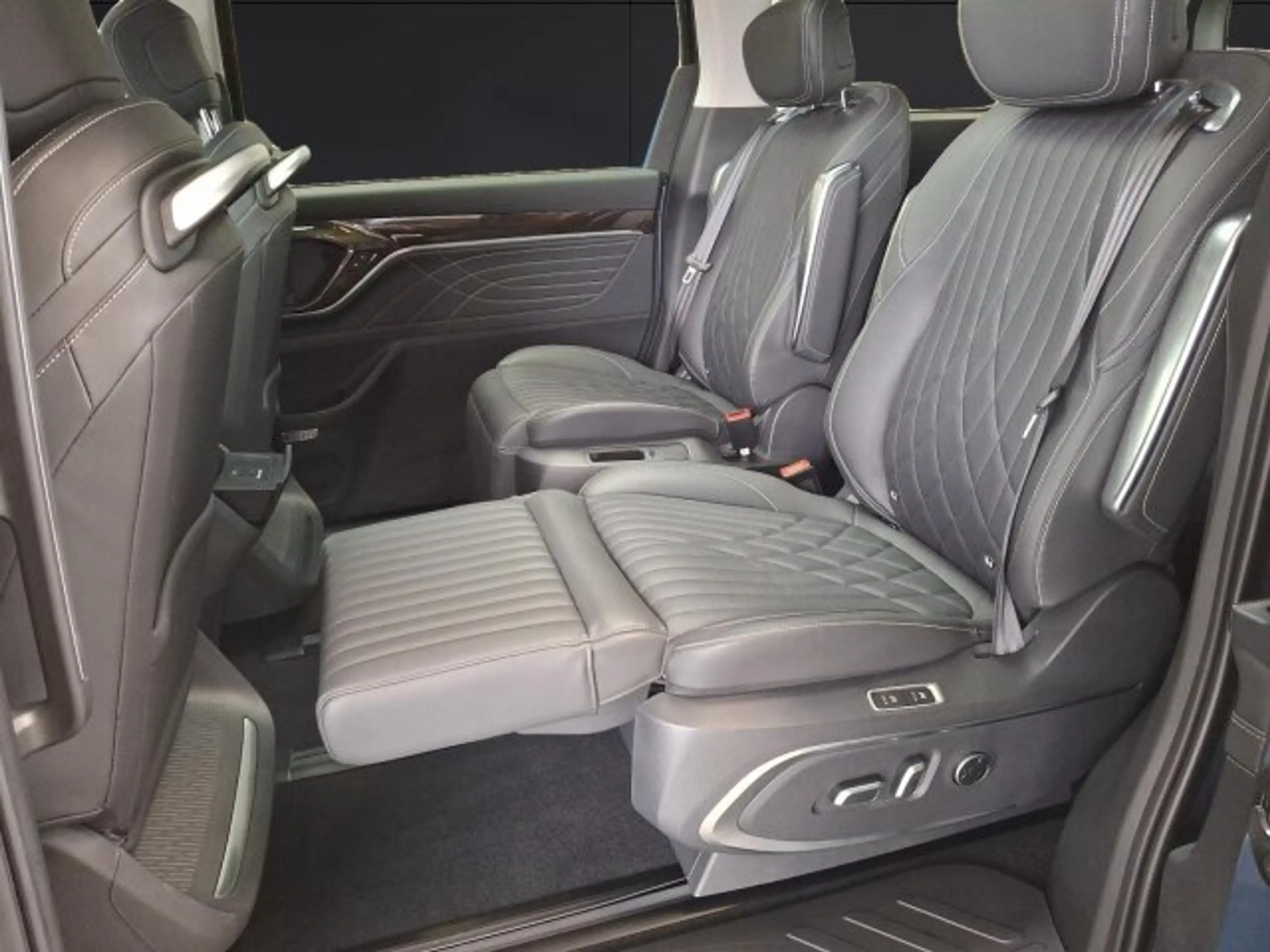 Maxus Mifa 9 MIFA 9 Luxury 7-Sitzer LED Navi el Heckklappe (Mietw.) — photo 13