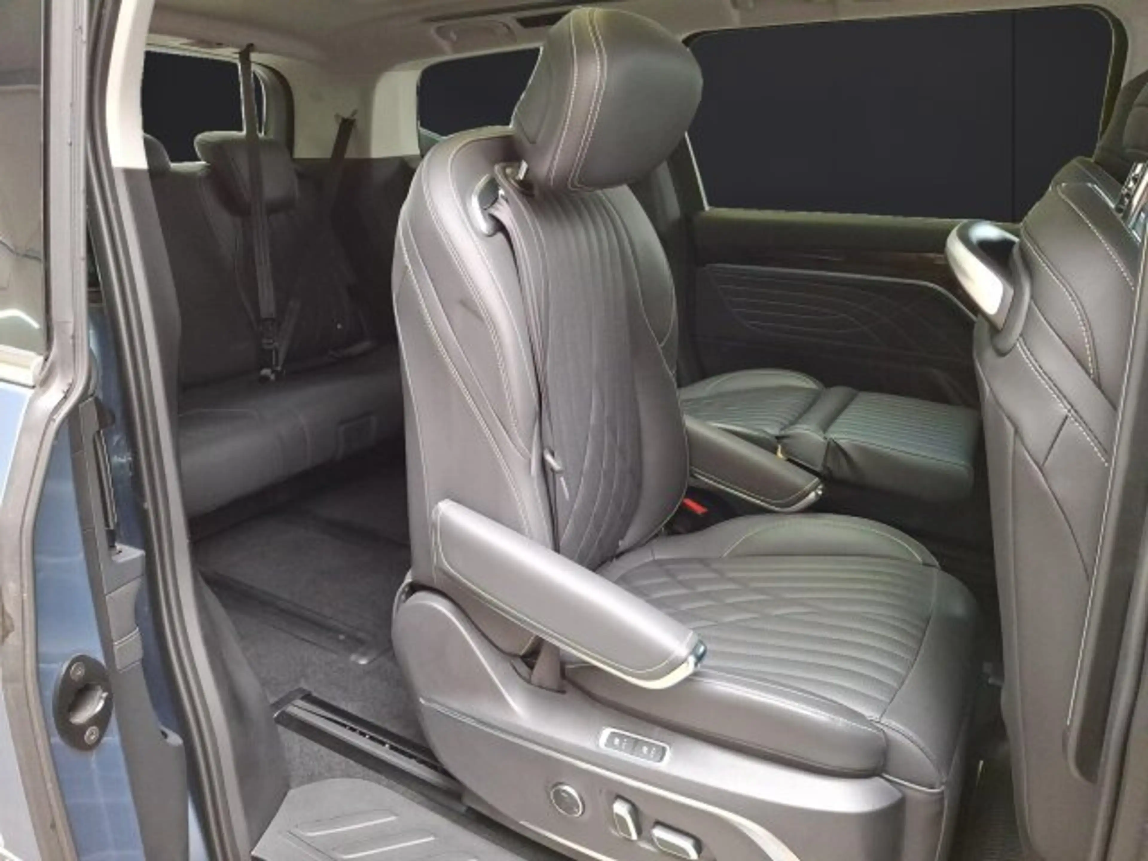 Maxus Mifa 9 MIFA 9 Luxury 7-Sitzer LED Navi el Heckklappe (Mietw.) — photo 14