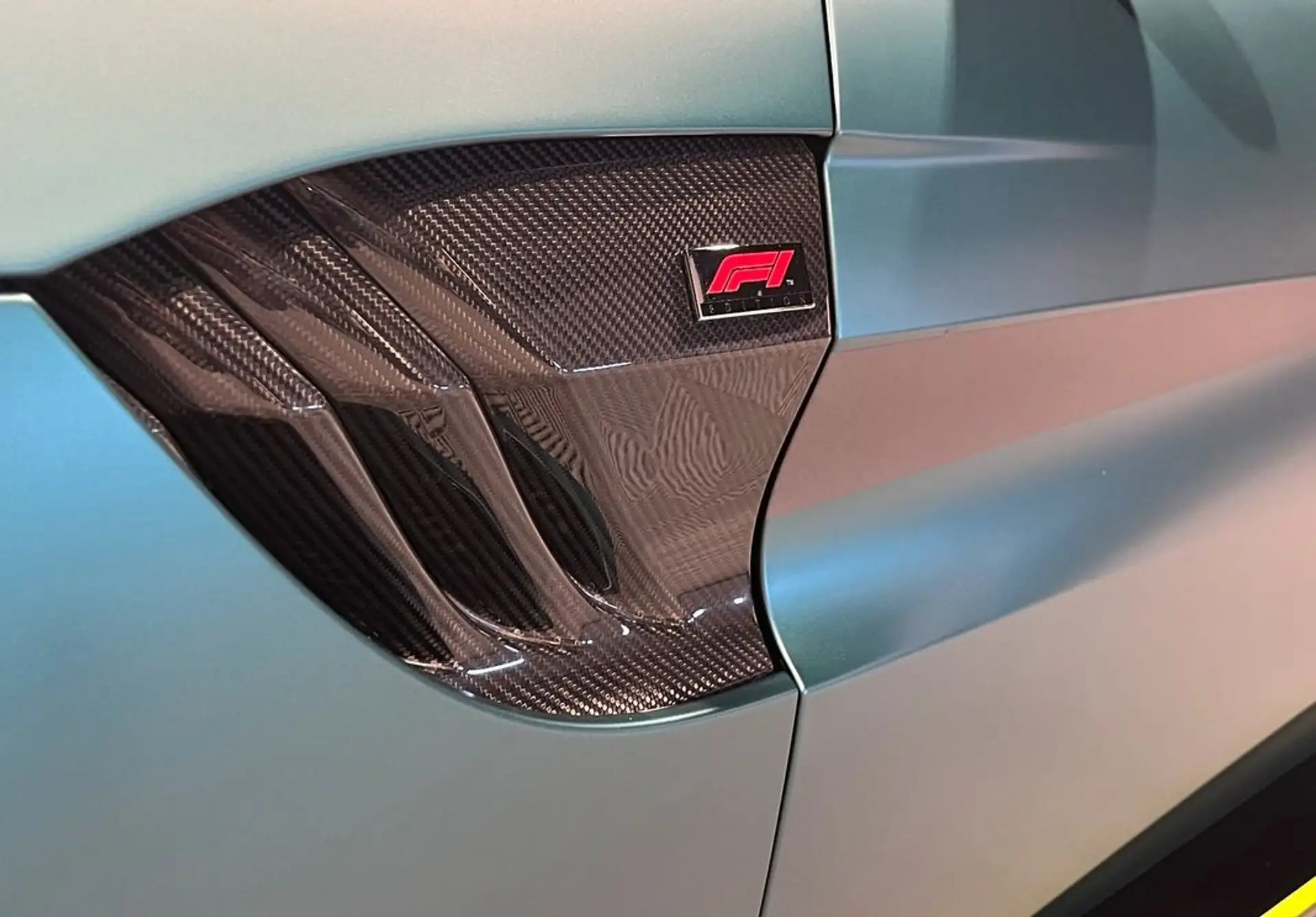 애스턴마틴 V8 Coupe 2021 청록 사진 4