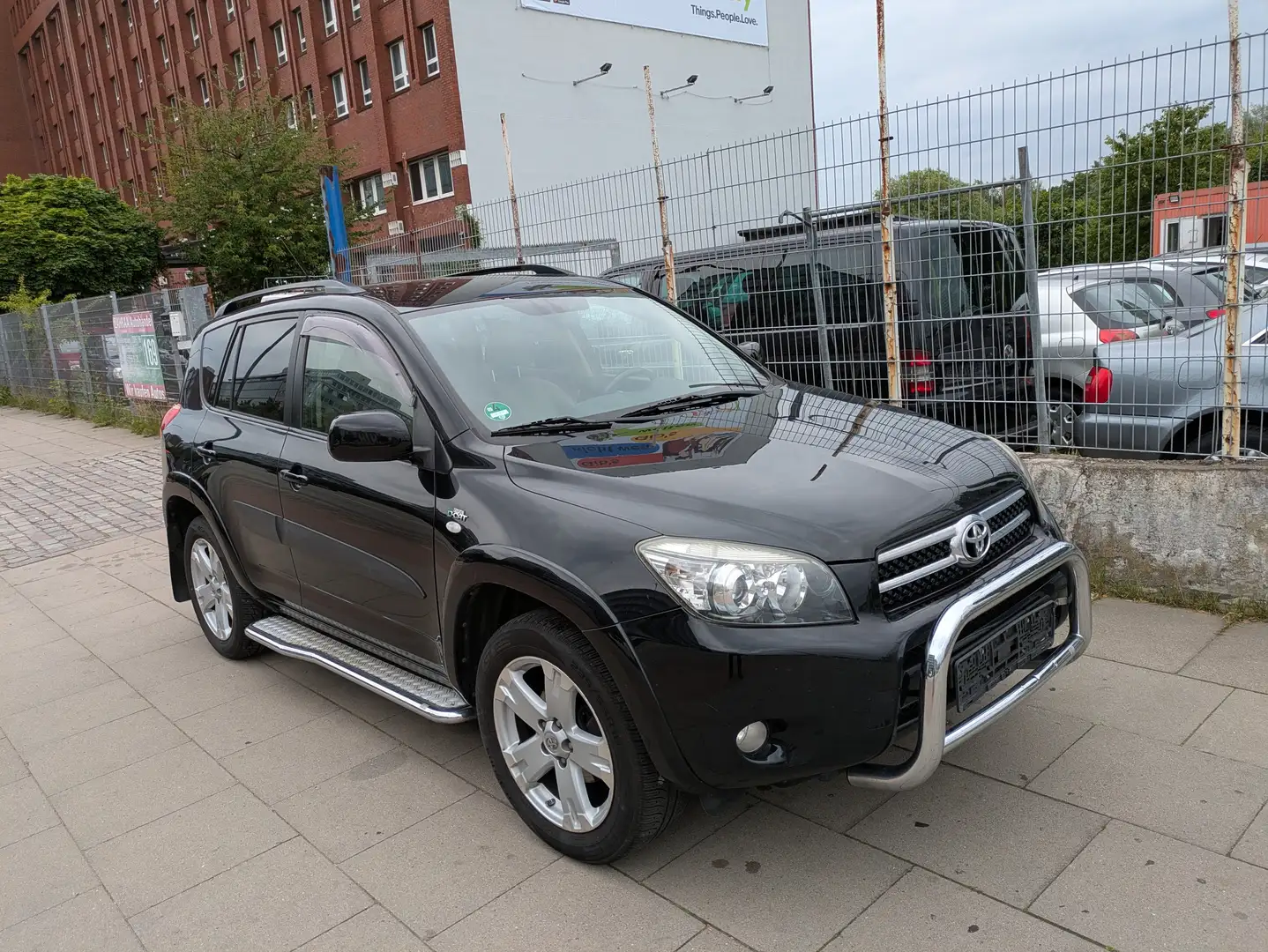 Toyota RAV 4 Executive Schwarz - 1