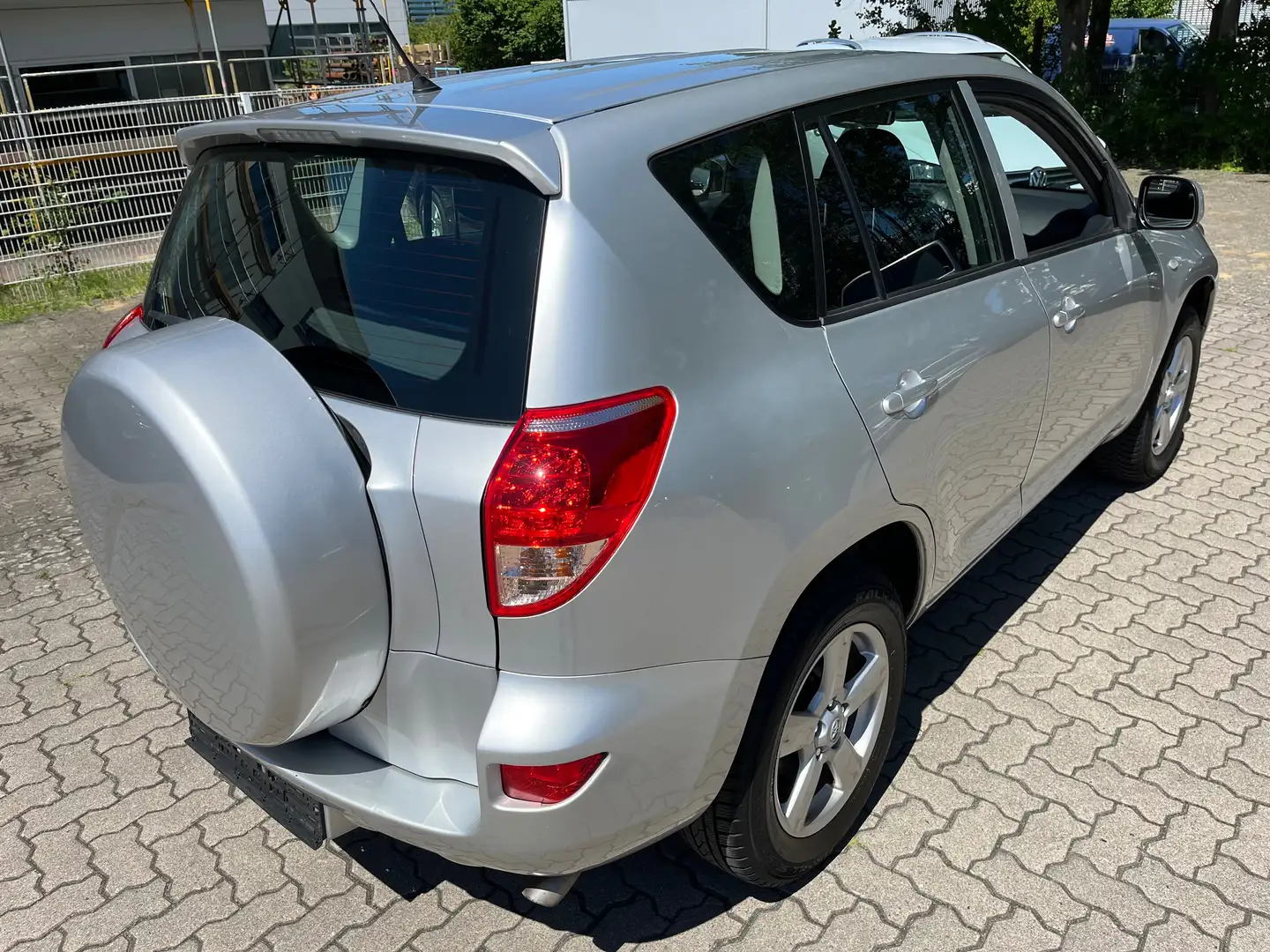 Toyota RAV 4 Sol Grau - 2