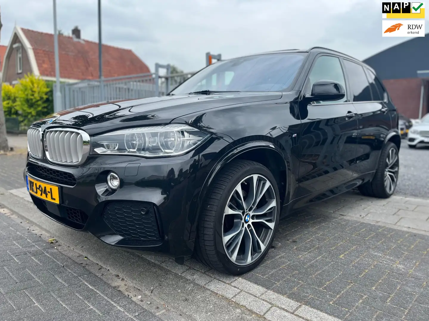 BMW X5 XDRIVE40D | grijs kenteken | 21” | Pano | H&K | le Siyah - 1
