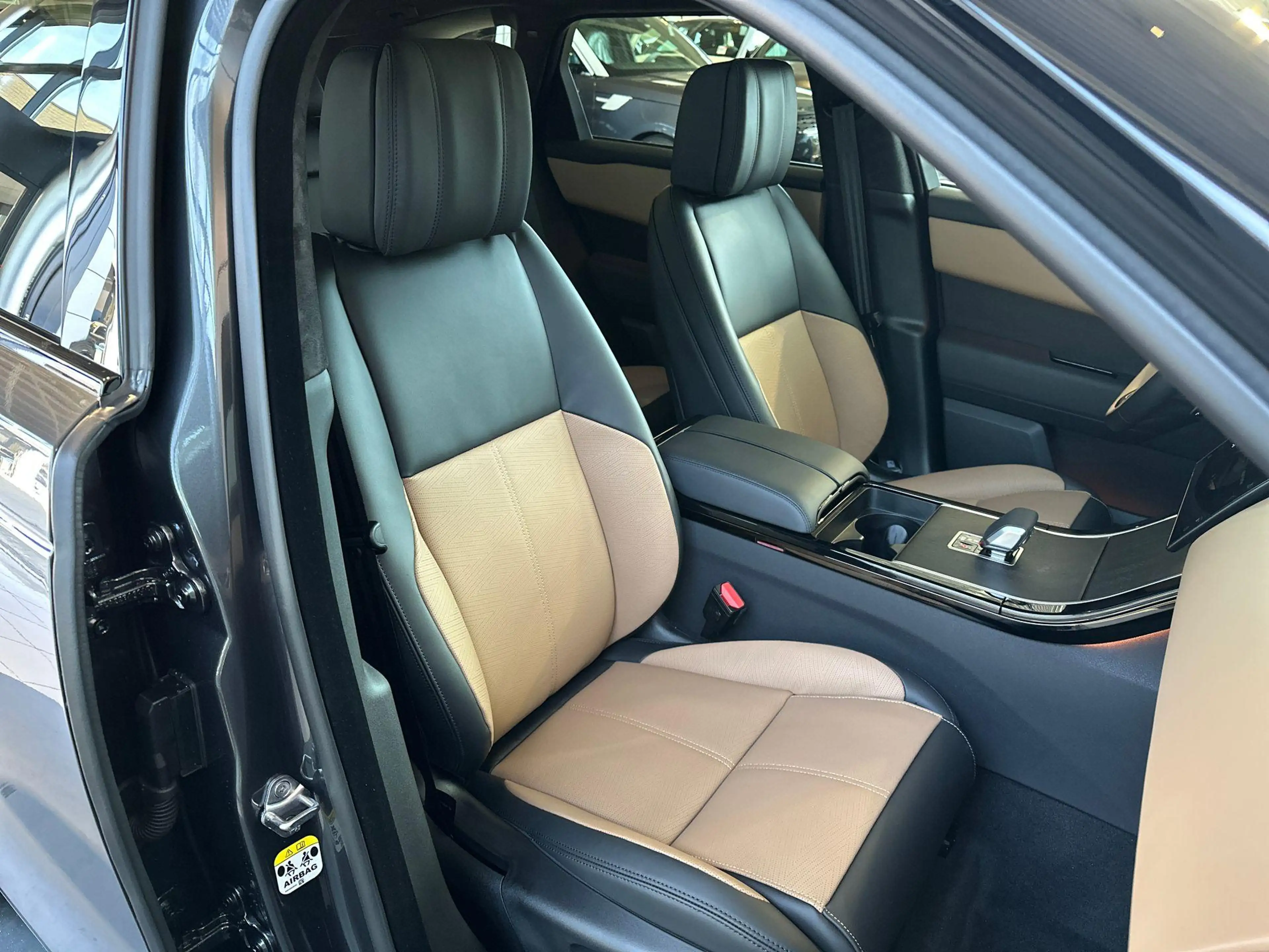 Land Rover Range Rover Velar P400e AUTOBIOGRAPHY | PANO | 21 INCH | COLD CLIMAT — photo 10