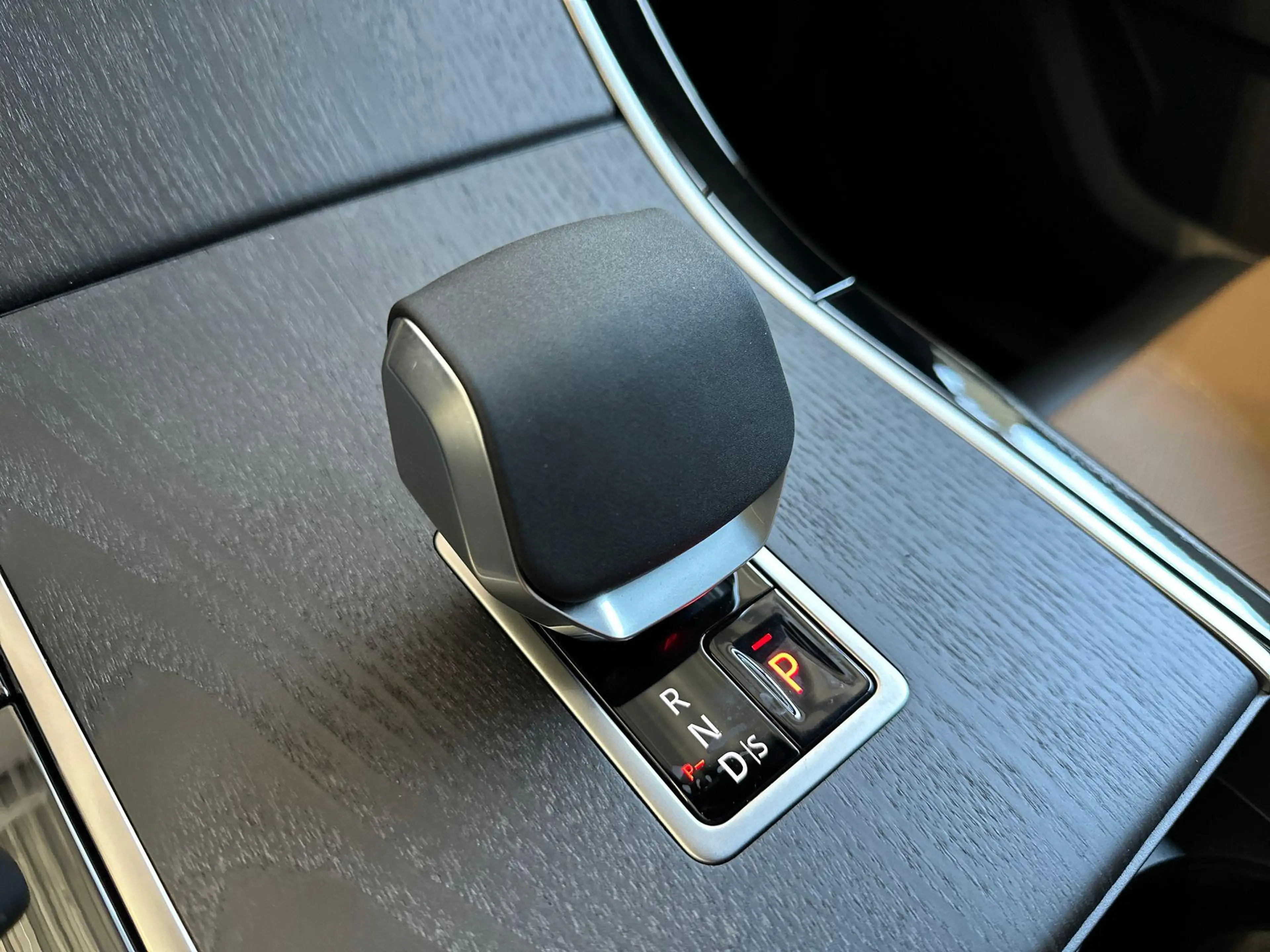 Land Rover Range Rover Velar P400e AUTOBIOGRAPHY | PANO | 21 INCH | COLD CLIMAT — photo 16