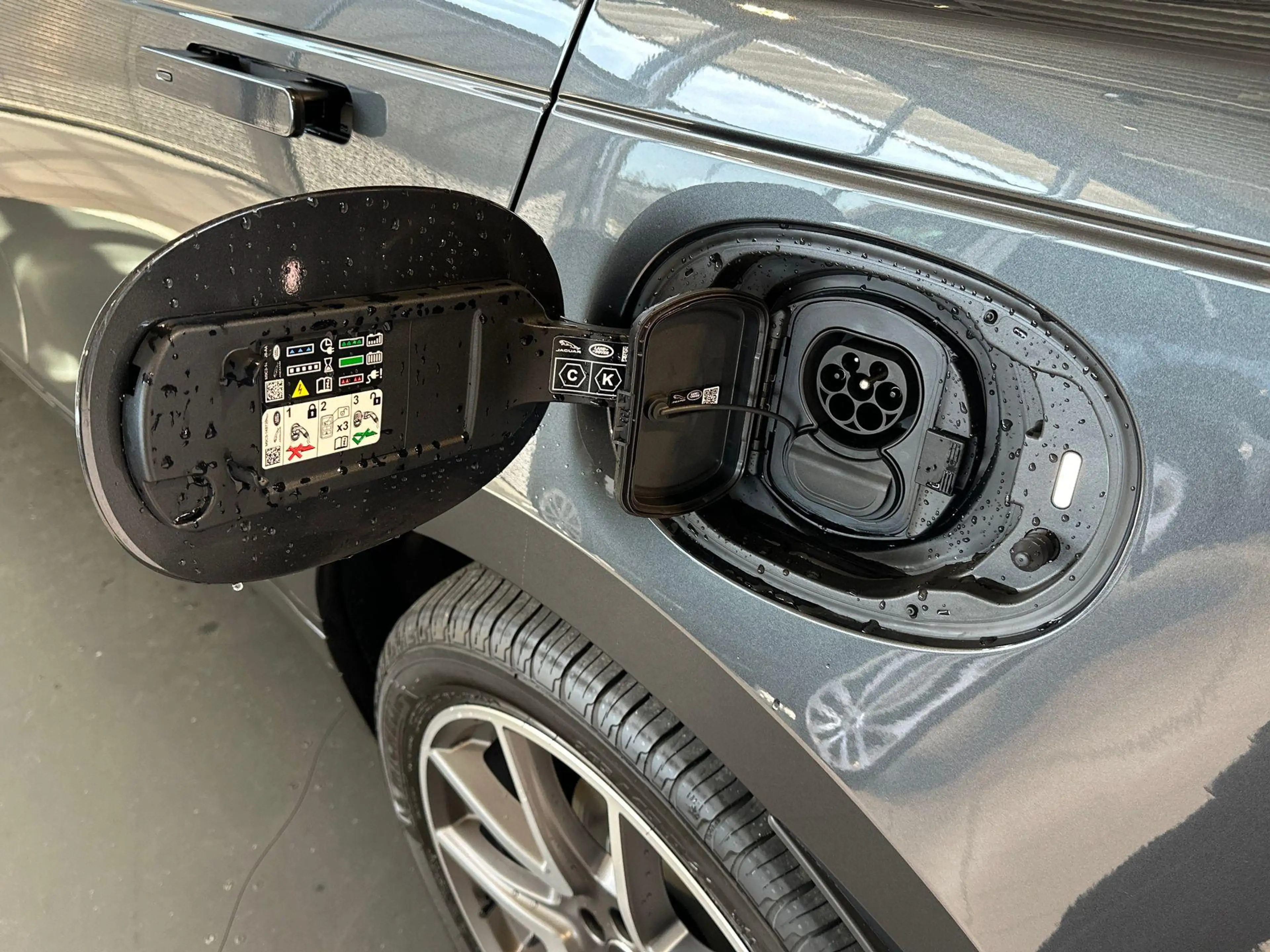 Land Rover Range Rover Velar P400e AUTOBIOGRAPHY | PANO | 21 INCH | COLD CLIMAT — photo 23