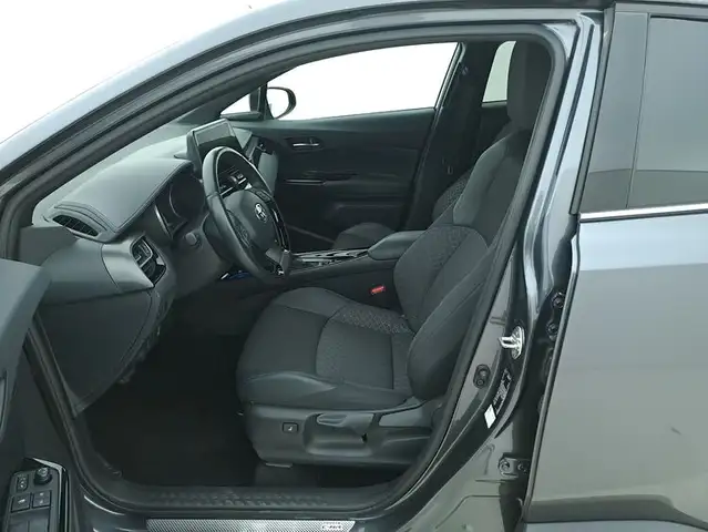Toyota C-HR view 10
