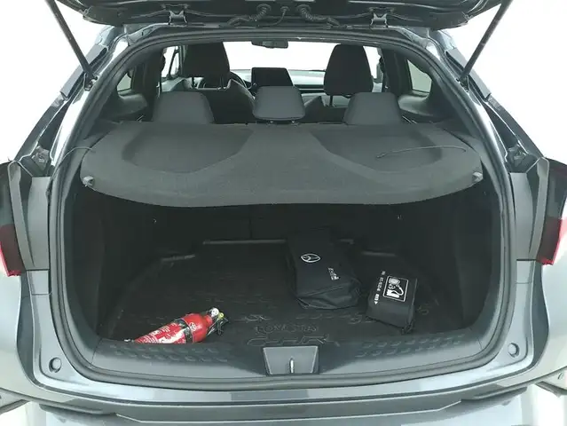 Toyota C-HR view 14