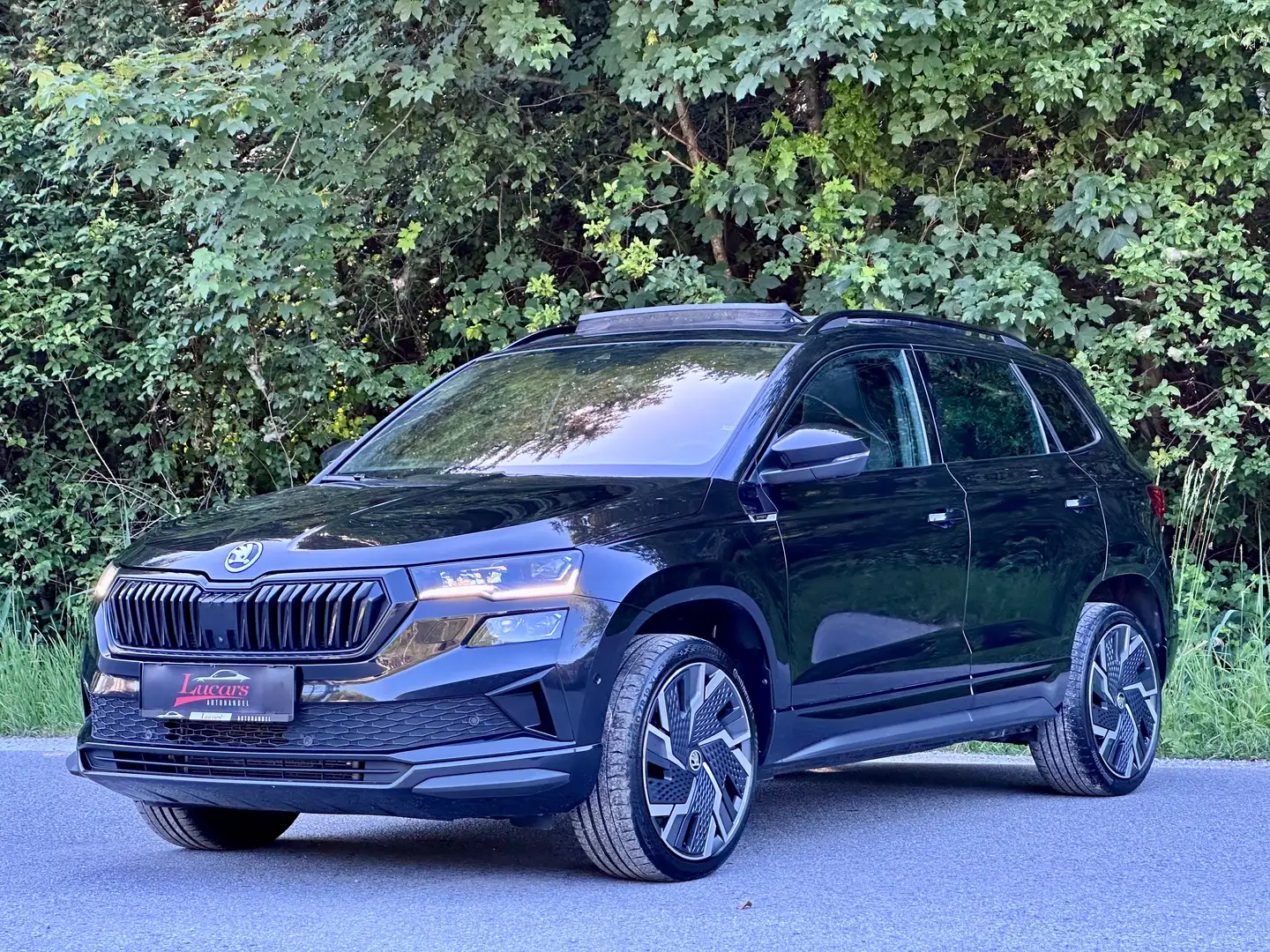 Skoda Karoq 2,0 TDI Sportline Aut. ACC*PANO*STHZ*SPUR*LED*360* Schwarz - 1