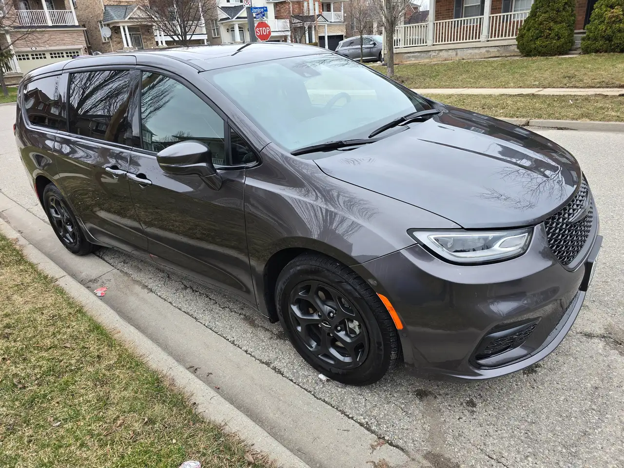 Chrysler Pacifica photo Chrysler Pacifica