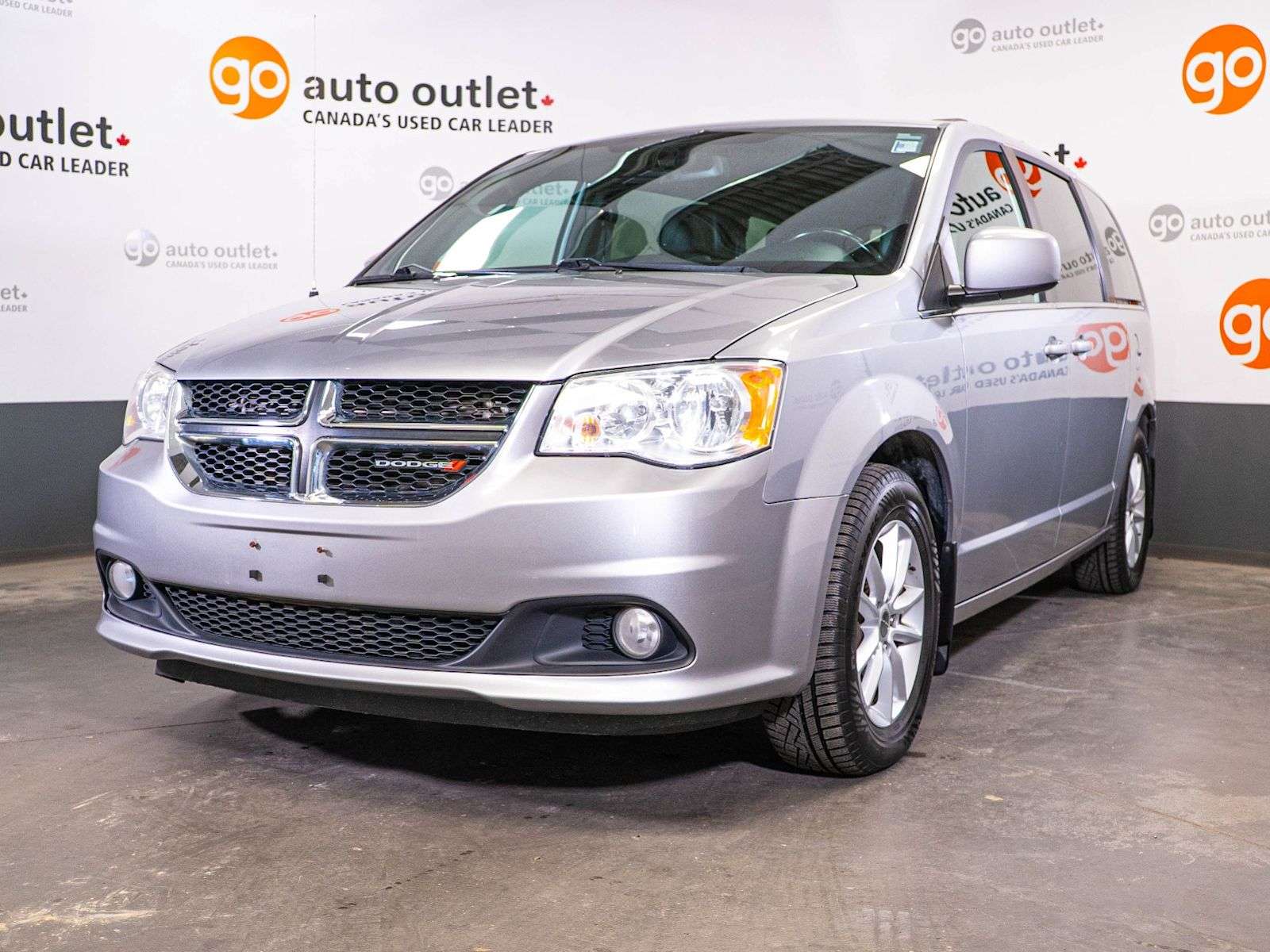 2020 Dodge Grand Caravan Premium Plus *GREAT PRICE/ LOW KMS/ GREAT SERVICE/DVD PLAYER*