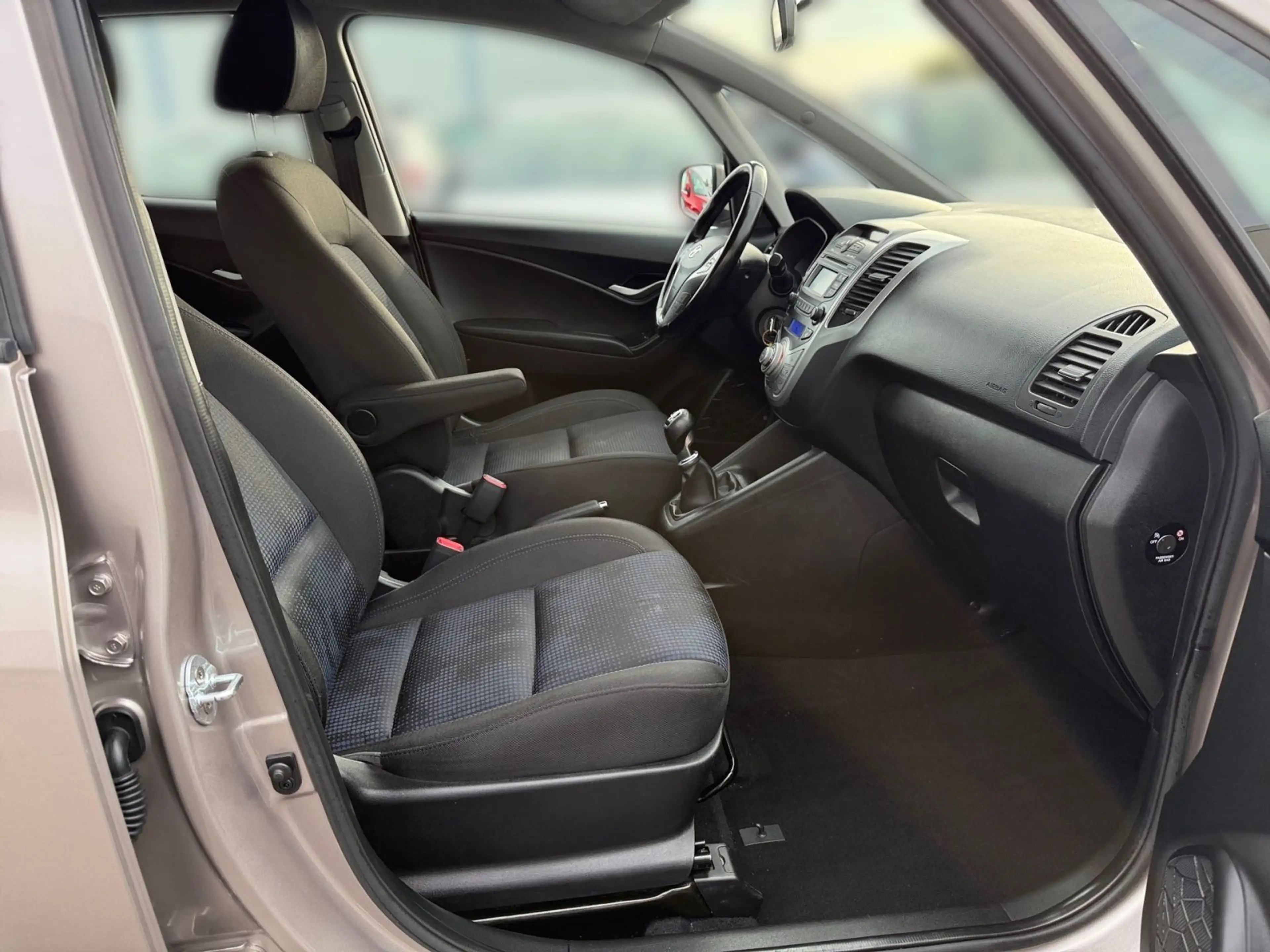 Hyundai iX20 1.6 CRDi Trend -  Klimaautomatik & Sitzhei — photo 14