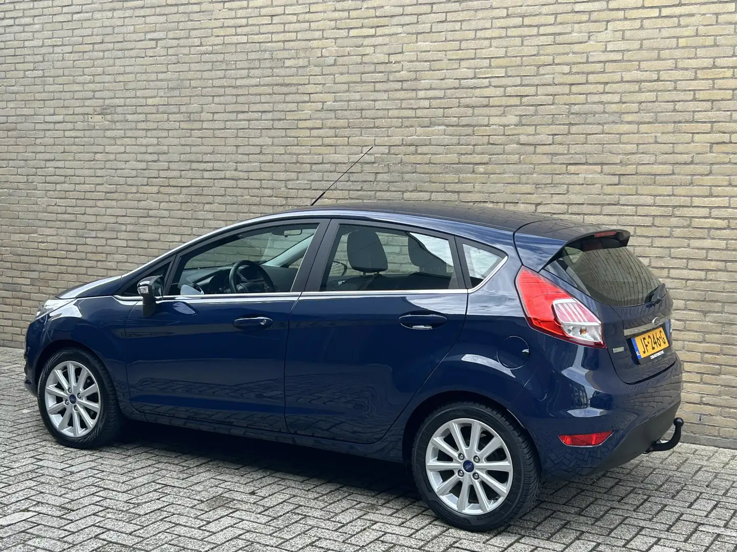Ford Fiesta 1.0 EcoBoost 100pk Titanium | Navigatie | Bluetoot Bleu - 2
