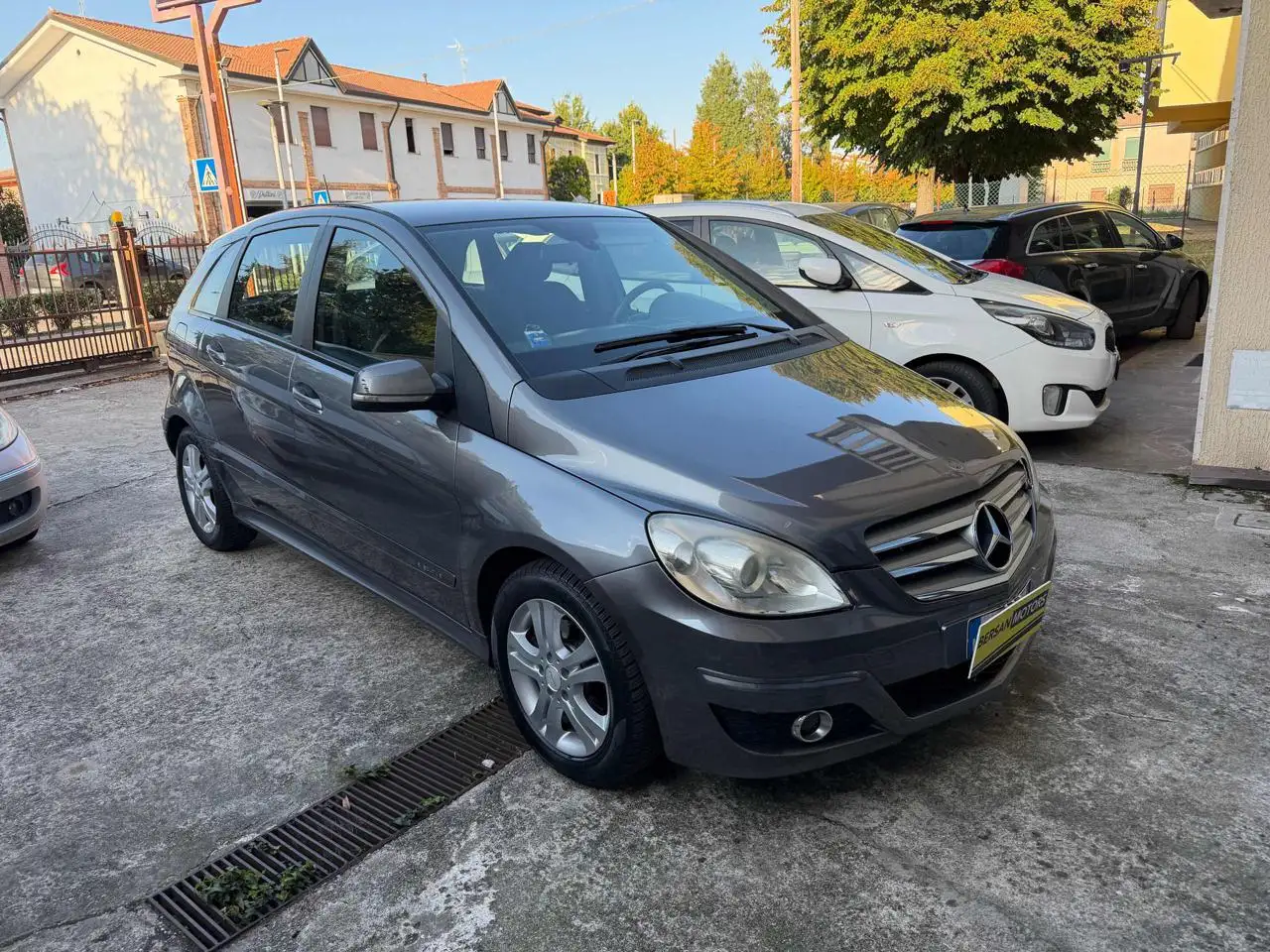 Mercedes-Benz B 180