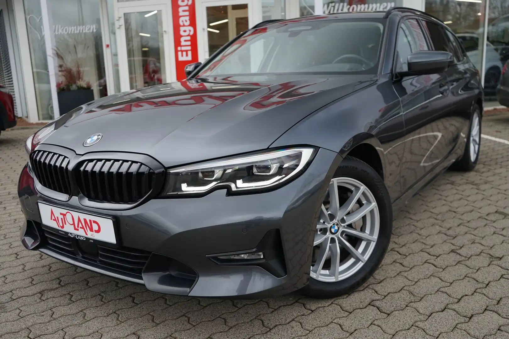 BMW 330 330dA Sport Line LED Navi Panorama ACC Totwinkel Grau - 2