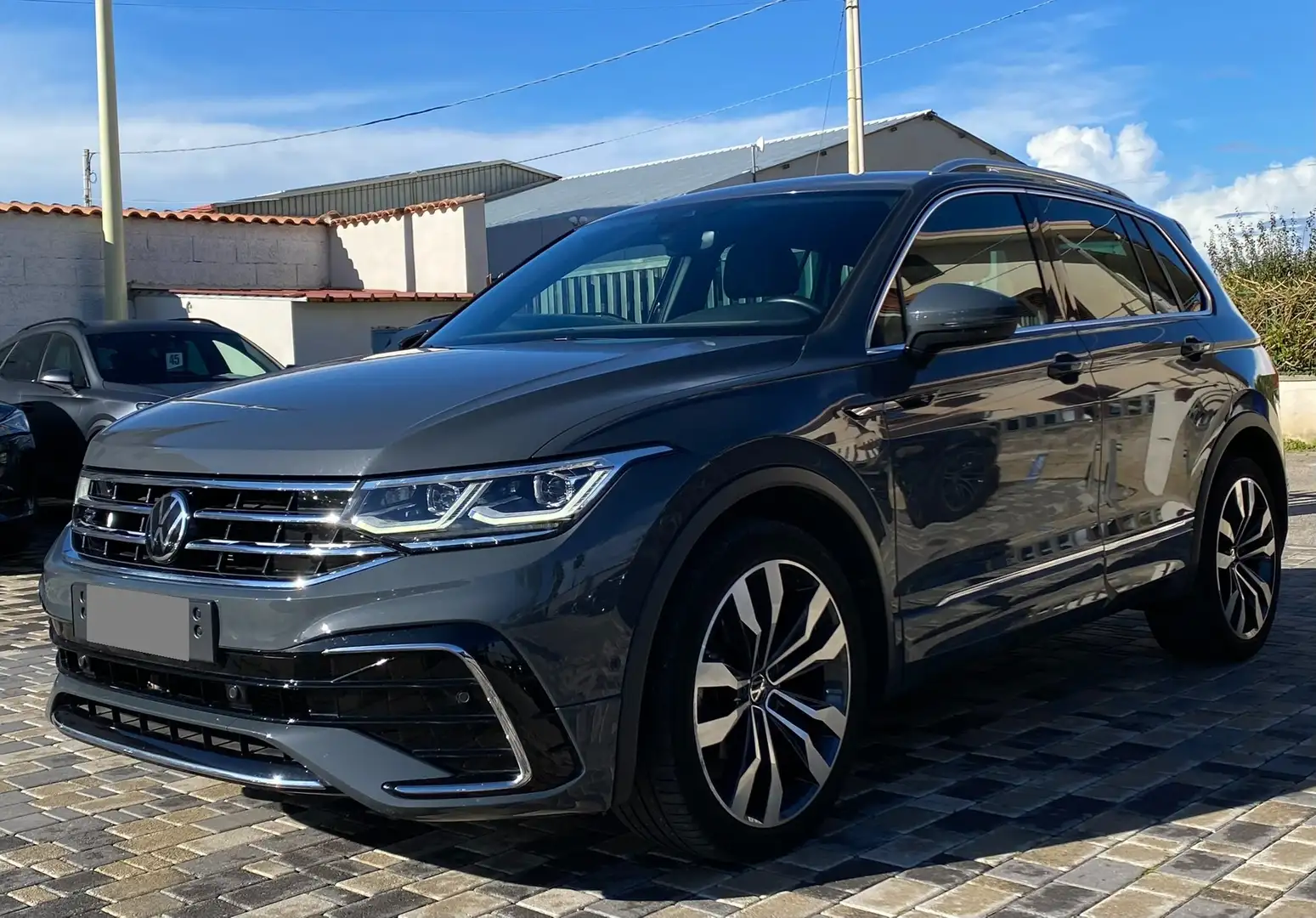 Volkswagen Tiguan R-Line 2.0 TDI 150CV DSG Grigio - 1