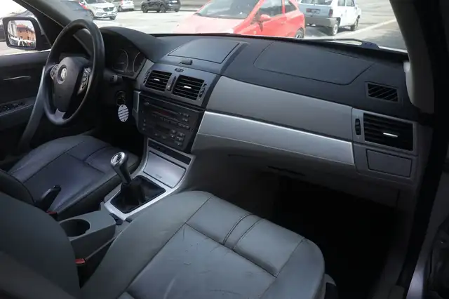BMW X3 view 8