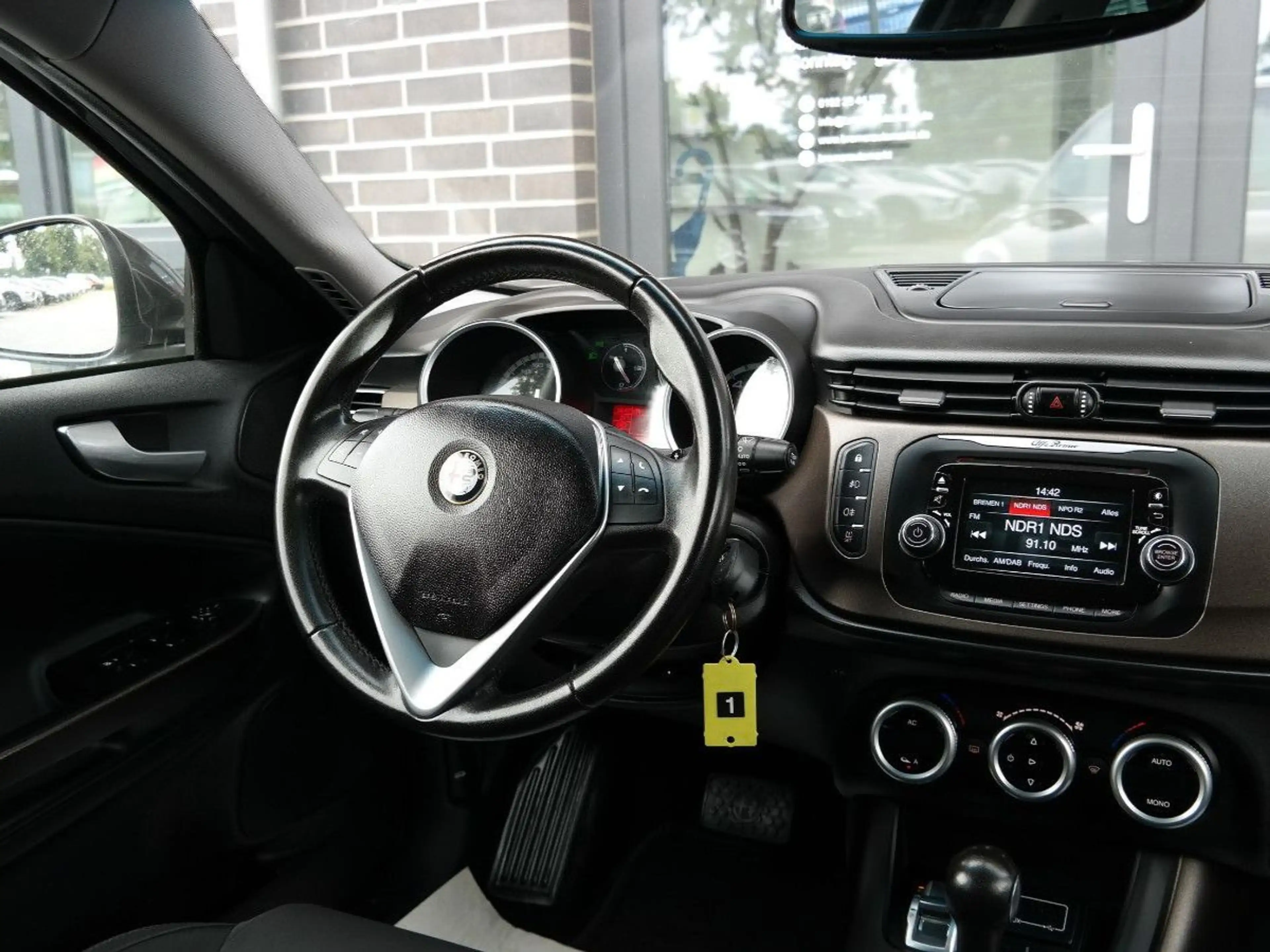 Alfa Romeo Giulietta Turismo*Automatik*Klima*SHZ*PDC*Xenon* — photo 12
