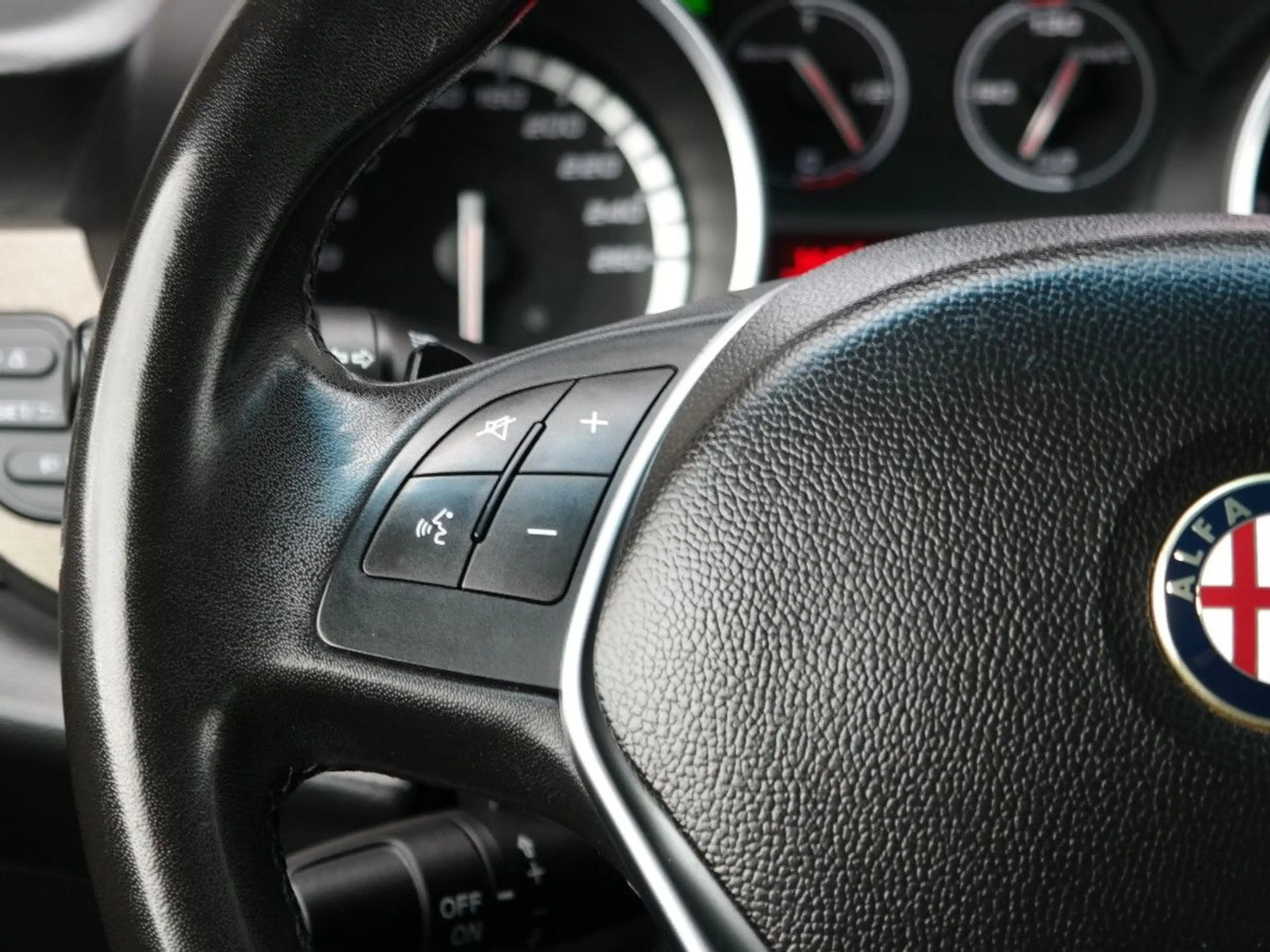 Alfa Romeo Giulietta Turismo*Automatik*Klima*SHZ*PDC*Xenon* — photo 15