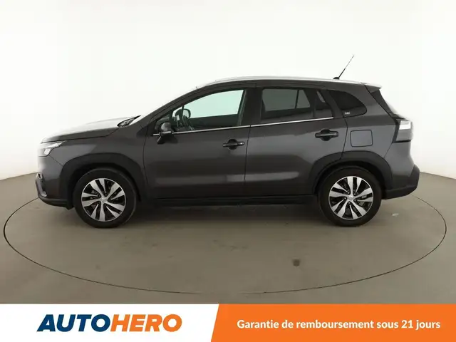 Suzuki S-Cross view 3