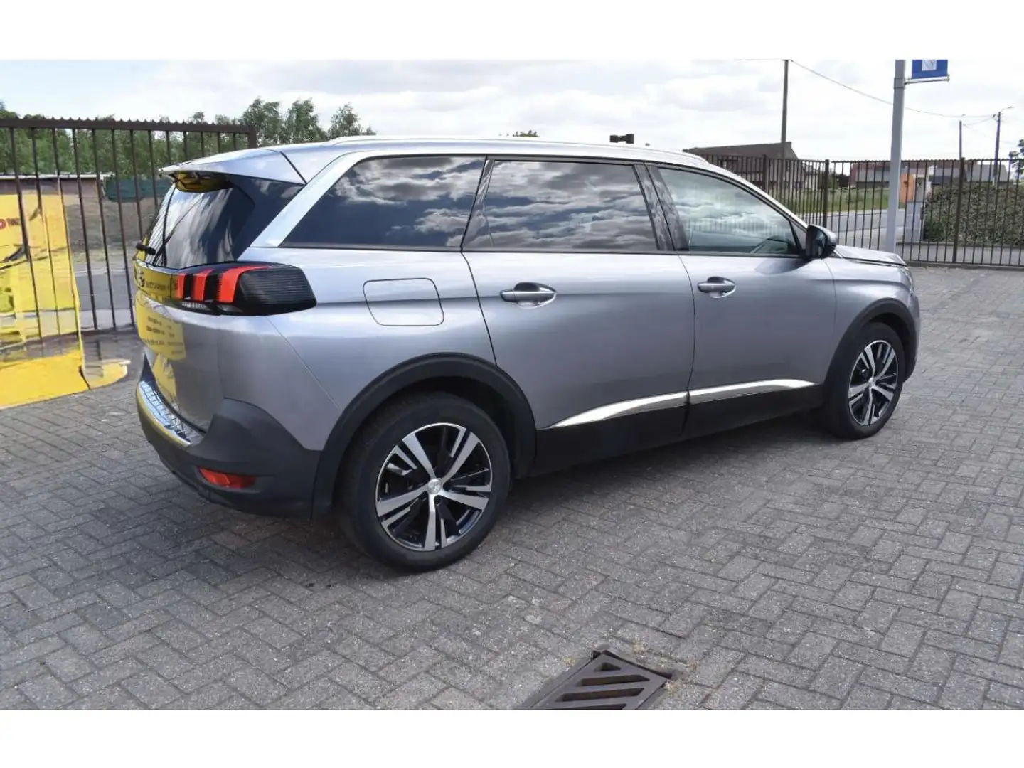 Peugeot 5008 1.2i PureTech 12V S\u0026S - 130 E6C  II  Allure PHASE 1 Gris - 2