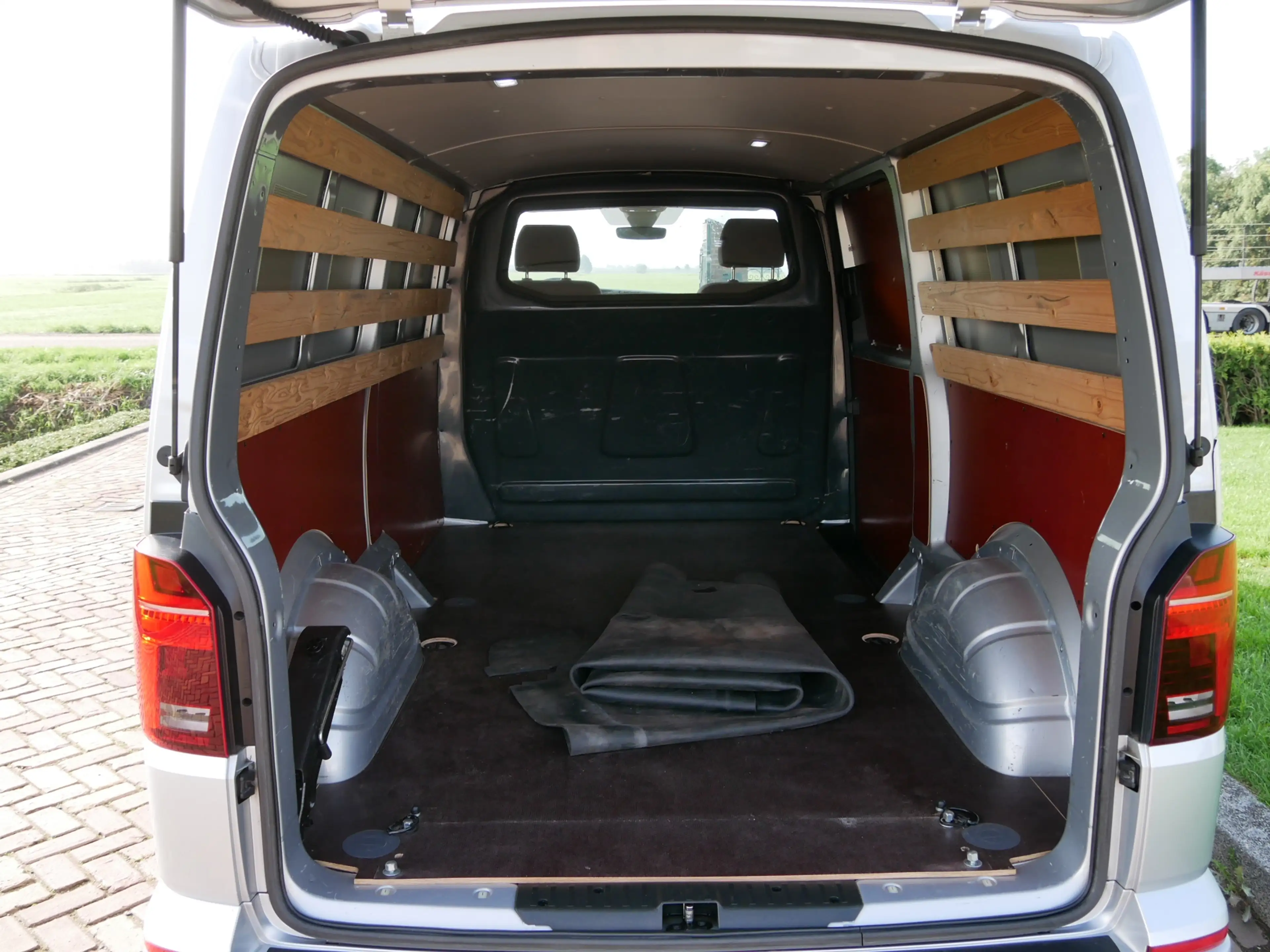 Volkswagen Transporter 2.0 TDI L2H1 BULLI 110kW DSG | ALMOST NEW !!! | 19 — photo 11