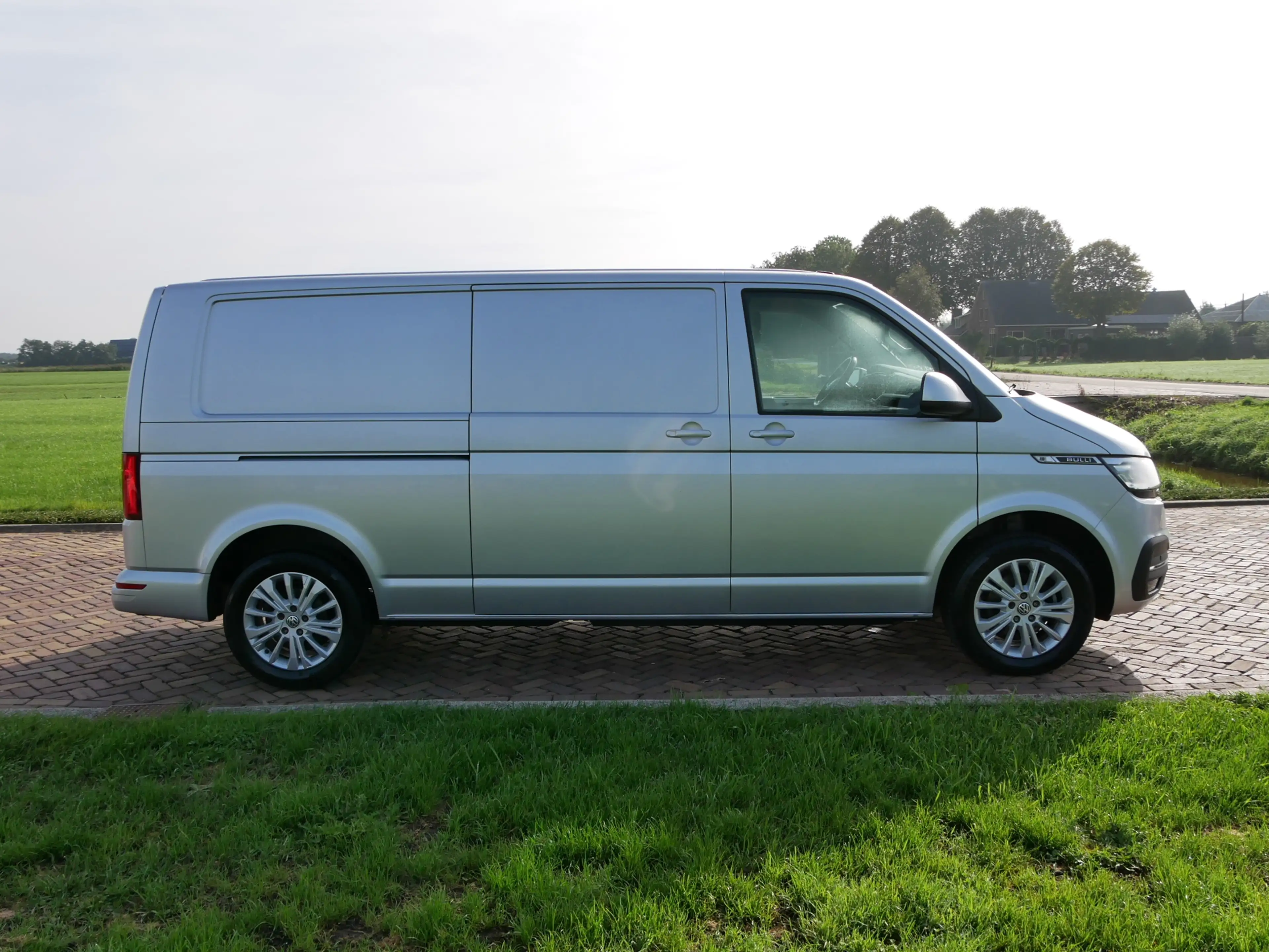 Volkswagen Transporter 2.0 TDI L2H1 BULLI 110kW DSG | ALMOST NEW !!! | 19 — photo 7