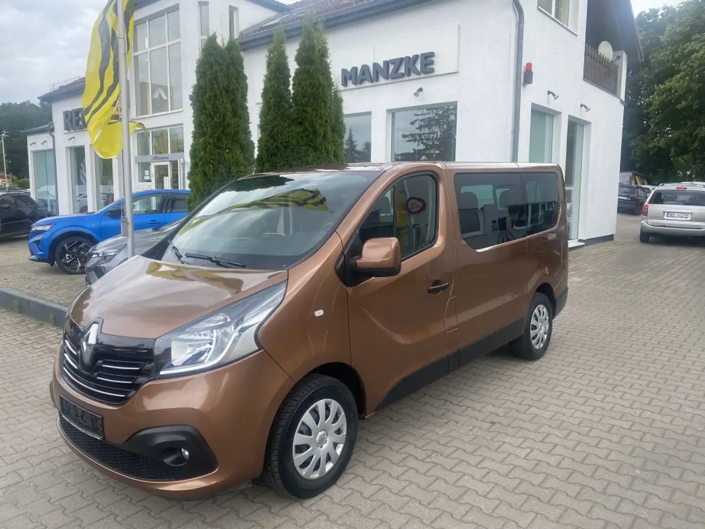 Renault Trafic 1.6 dCi 120 Combi Expression / 8 Sitzer Brown - 1