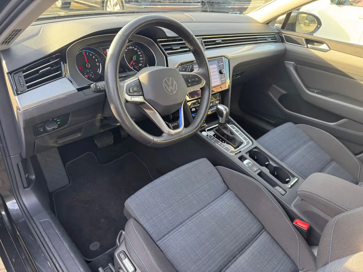 Volkswagen Passat Variant 1.4 TSI PHEV GTE Business navi, cruise, pdc, stoel Grau - 2