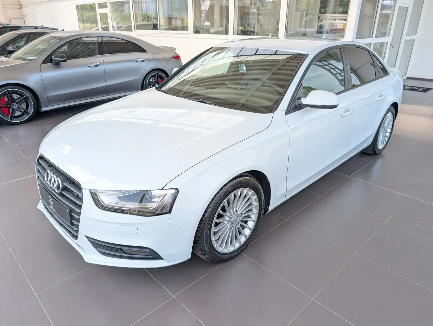 Audi A4 1.8 TFSI *** GARANTIE + XENON + CUIR + GPS *** Blanc - 2