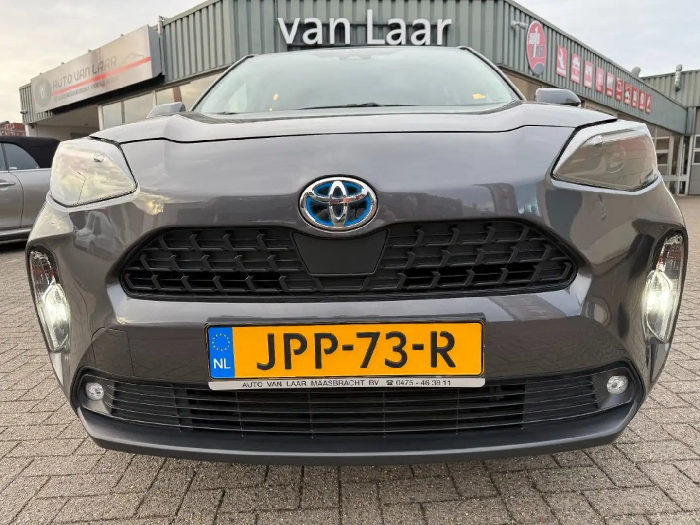 Toyota Yaris Cross 1.5 Hybrid Comfort RIJKLAAR MET GARANTIE Grijs - 2