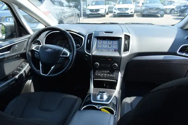 Ford S-Max view 2