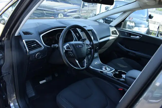 Ford S-Max view 11