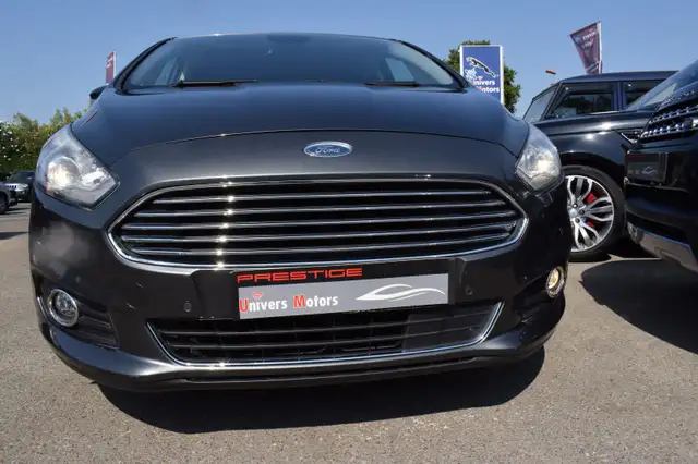 Ford S-Max view 3