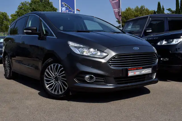 Ford S-Max view 12