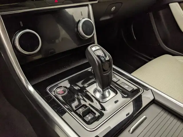 Jaguar Xe view 12