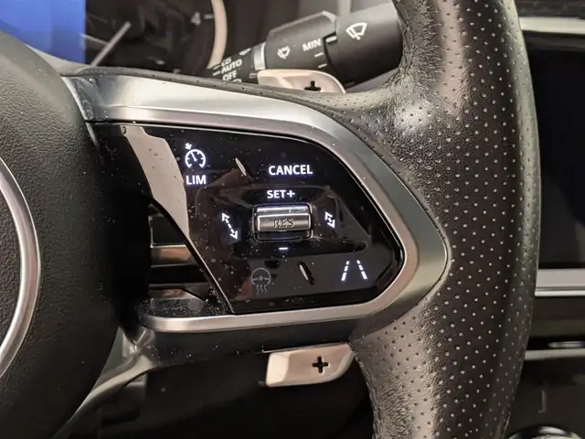 Jaguar Xe view 11