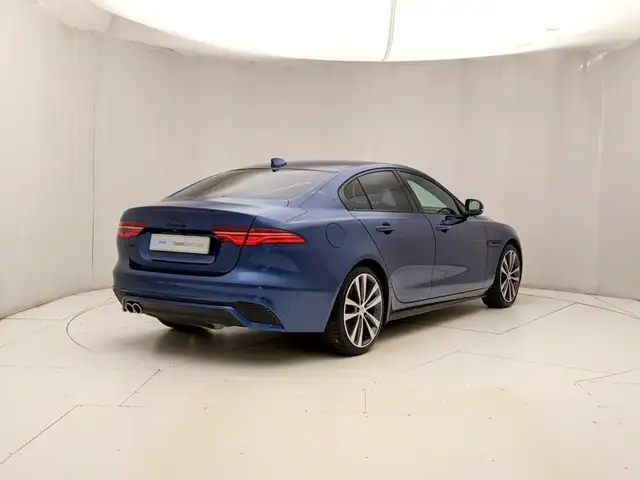 Jaguar Xe view 4