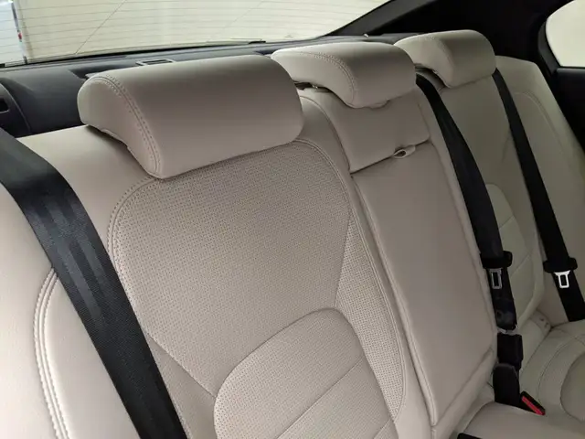 Jaguar Xe view 8