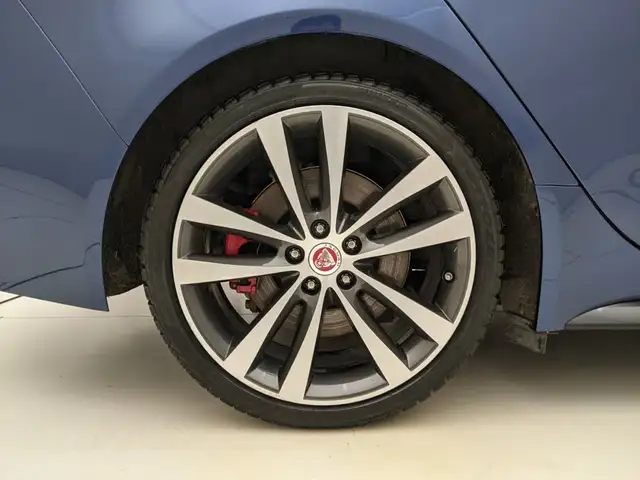 Jaguar Xe view 9