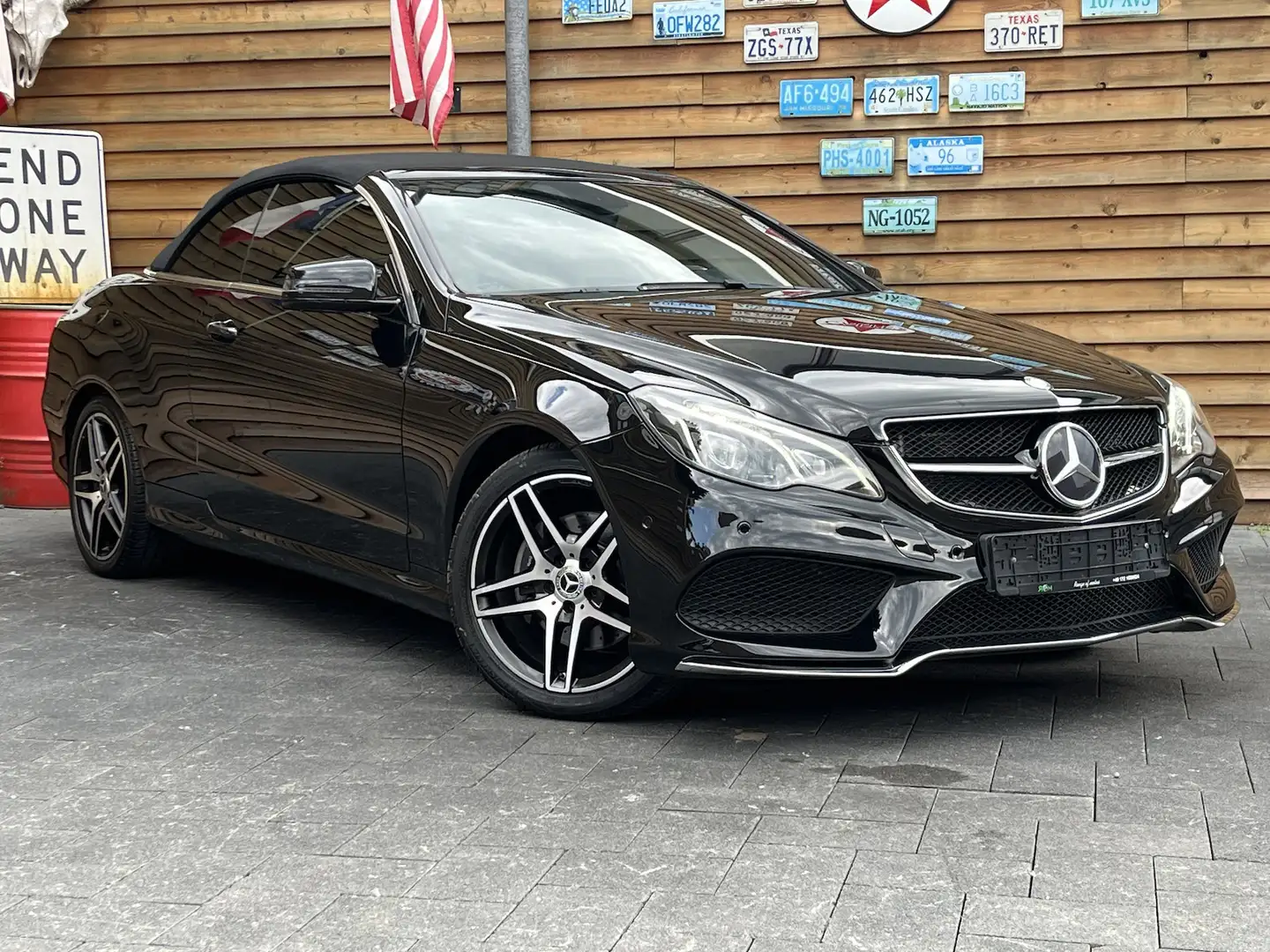 Mercedes-Benz E 400 Leder HarmanKardon Kamera NAVI AMG-line Schwarz - 2