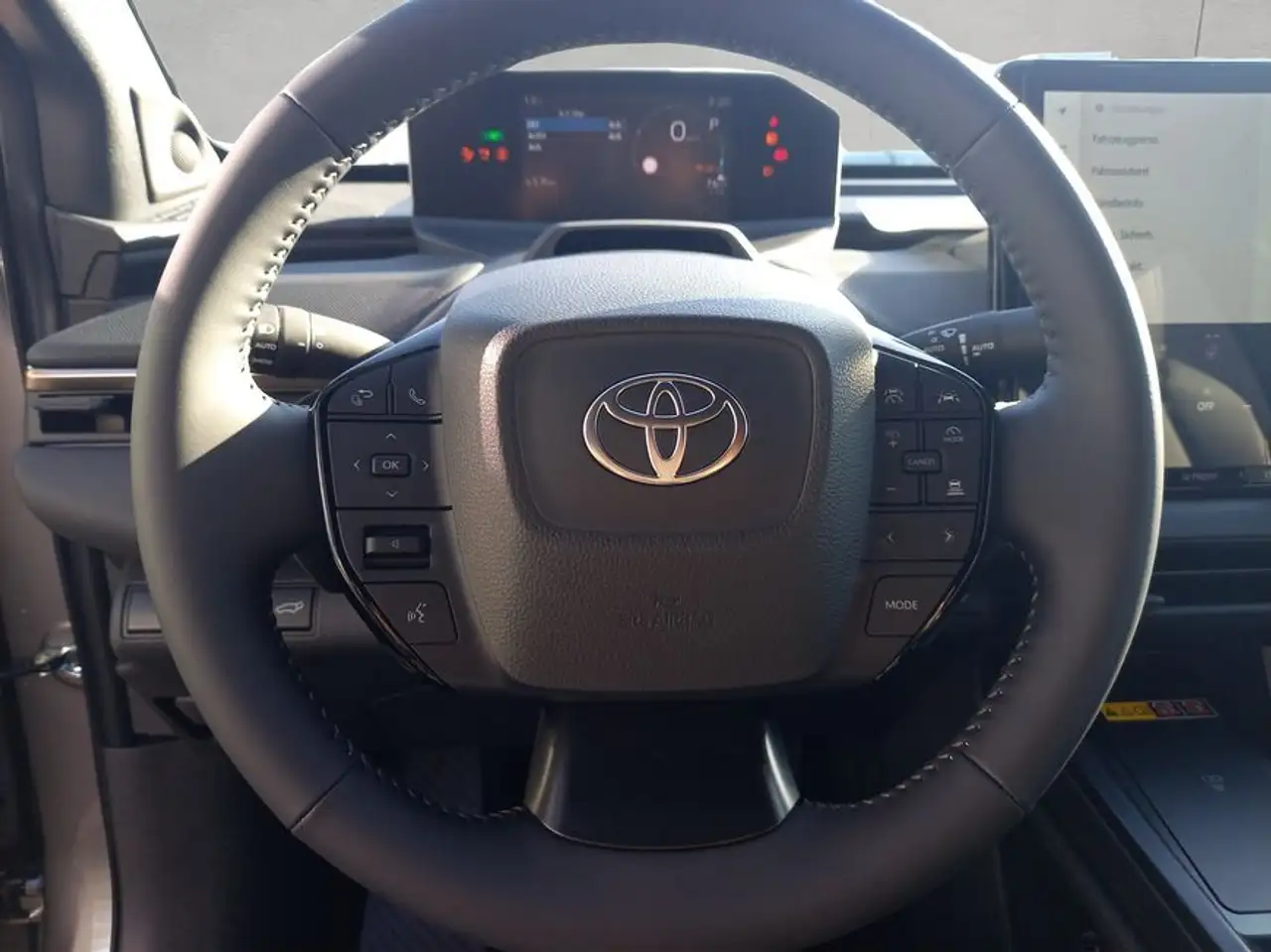 Toyota bZ4X AWD Lounge 11