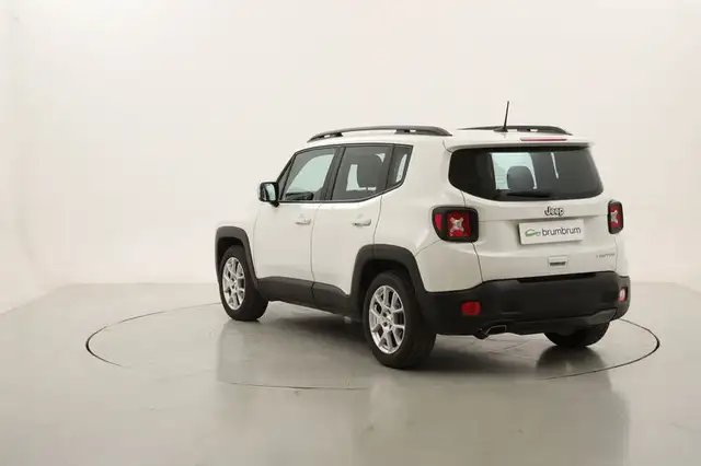 Jeep Renegade view 3