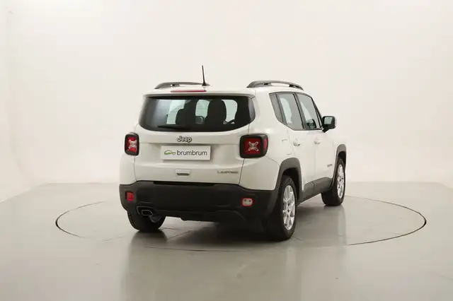Jeep Renegade view 5