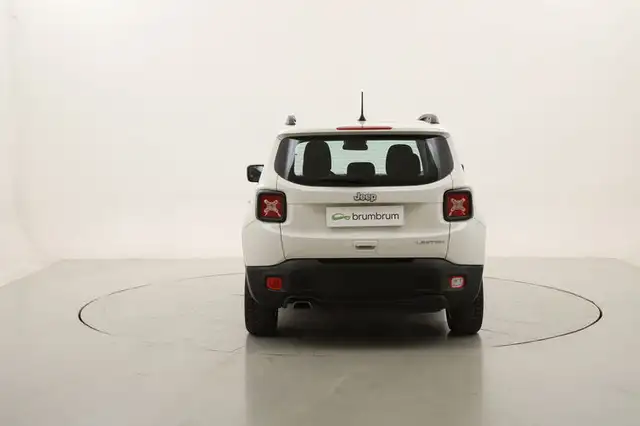 Jeep Renegade view 4