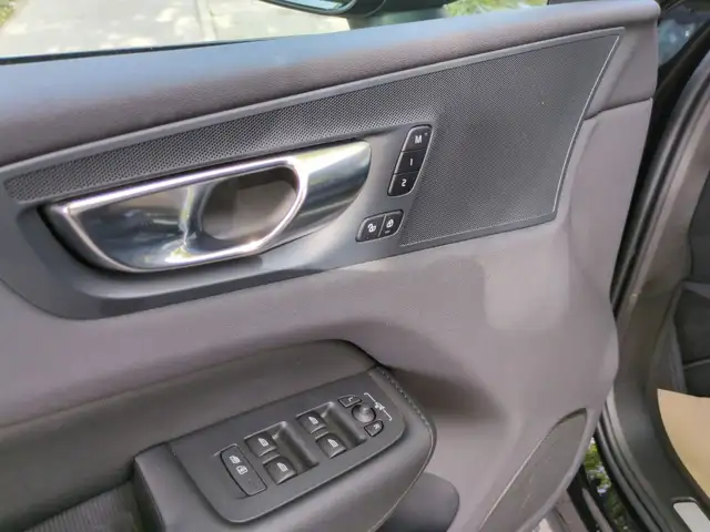 Volvo XC60 view 10