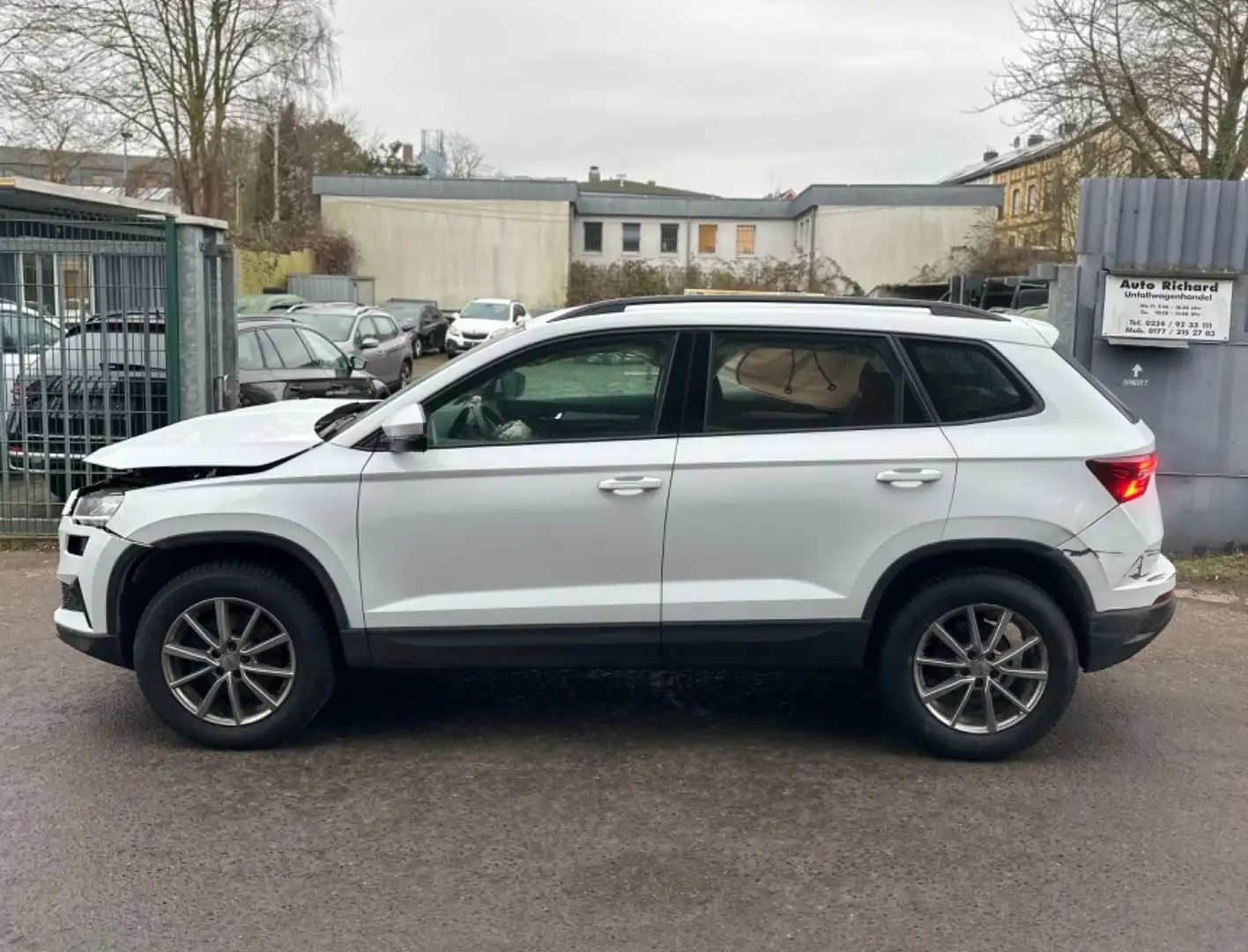 Skoda Karoq Ambition 2.0 TDI DSG Automatik Weiß - 2