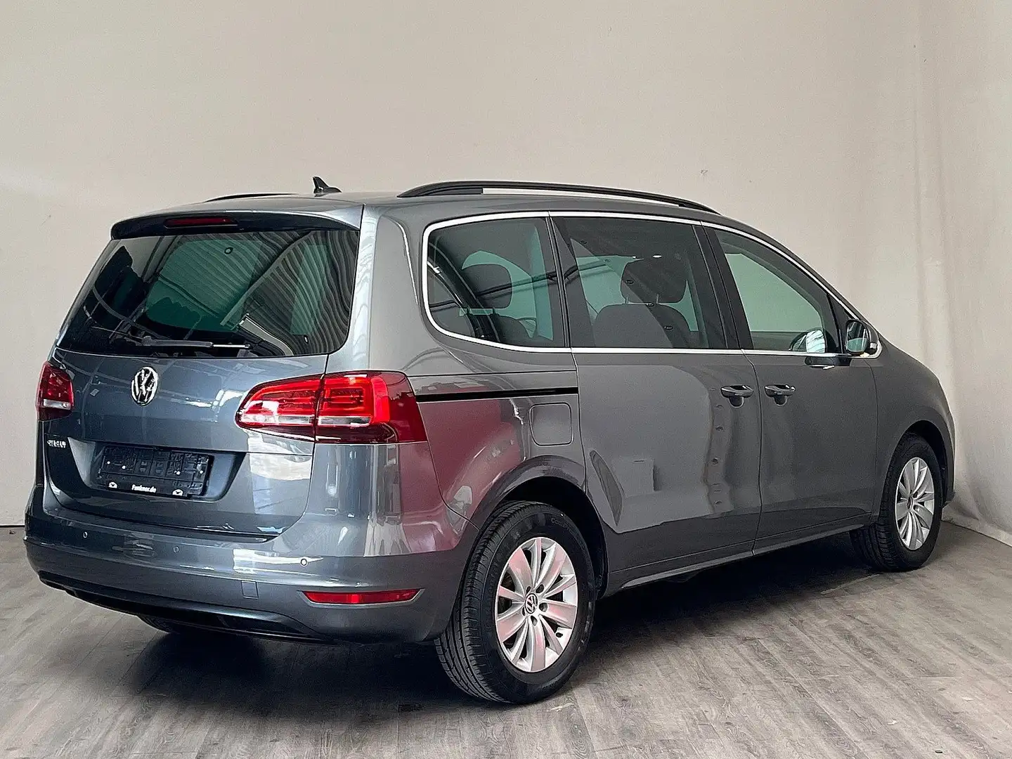Volkswagen Sharan Comfortline BMT/NAVI/PANORAMA/LEDER/7SITZ Grau - 2